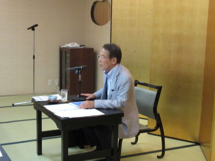 酒井英行副会長です。６０分間休むことなく、熱心に説明されていました。